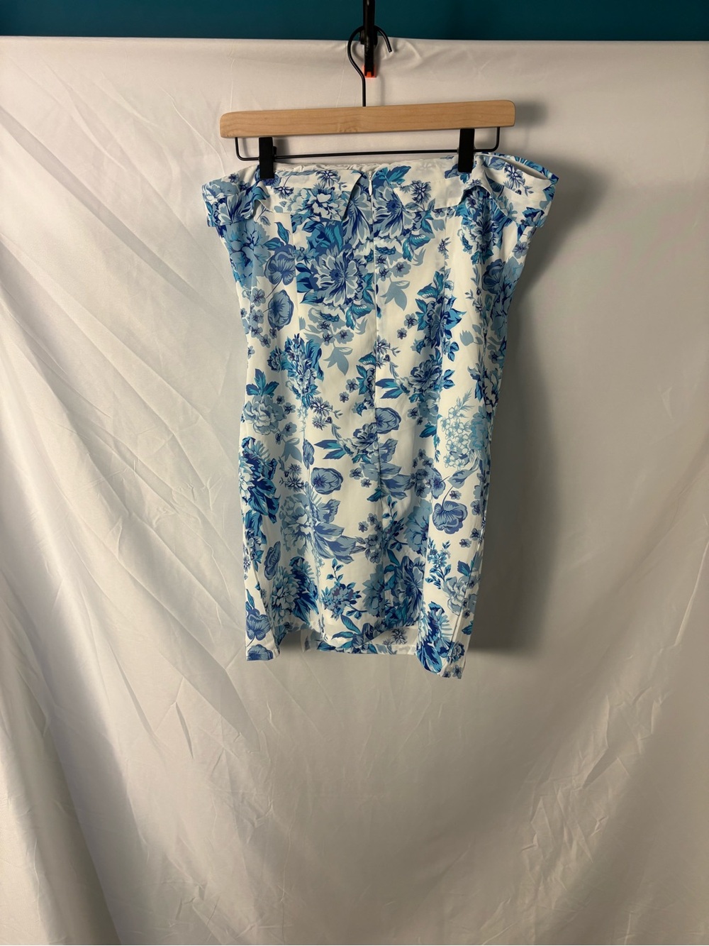 That's So Fetch White & Blue Floral Mini Tube Dress Sz US 10 - Picture 2 of 10